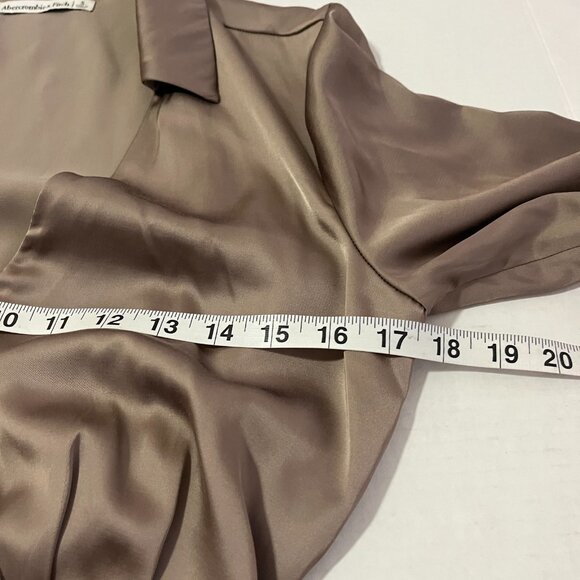Abercrombie Fitch Satin Wrap Mini Dress Sz S Quiet Luxury Model Off-Duty Holiday - Picture 4 of 9